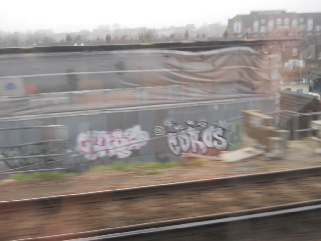 gatwick-express-graffiti-03